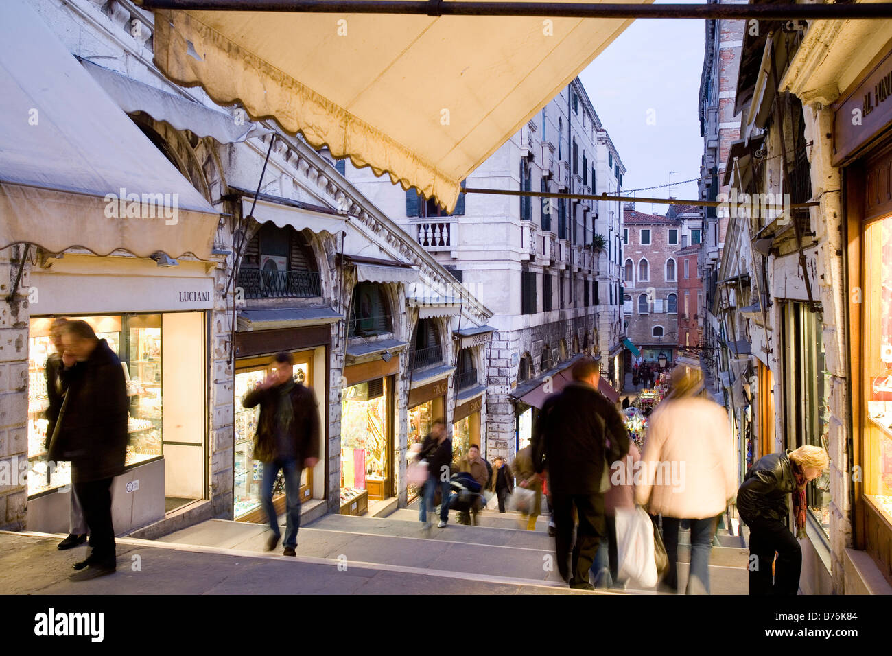 Italien shopping hi-res stock photography and images - Page 3 - Alamy