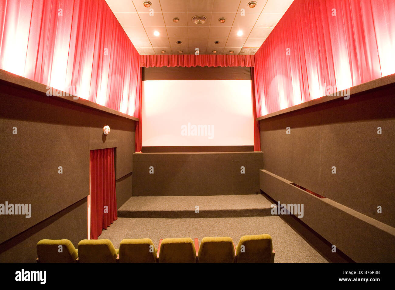 Empty Small Cinema Auditorium Stock Photo 21662799 Alamy