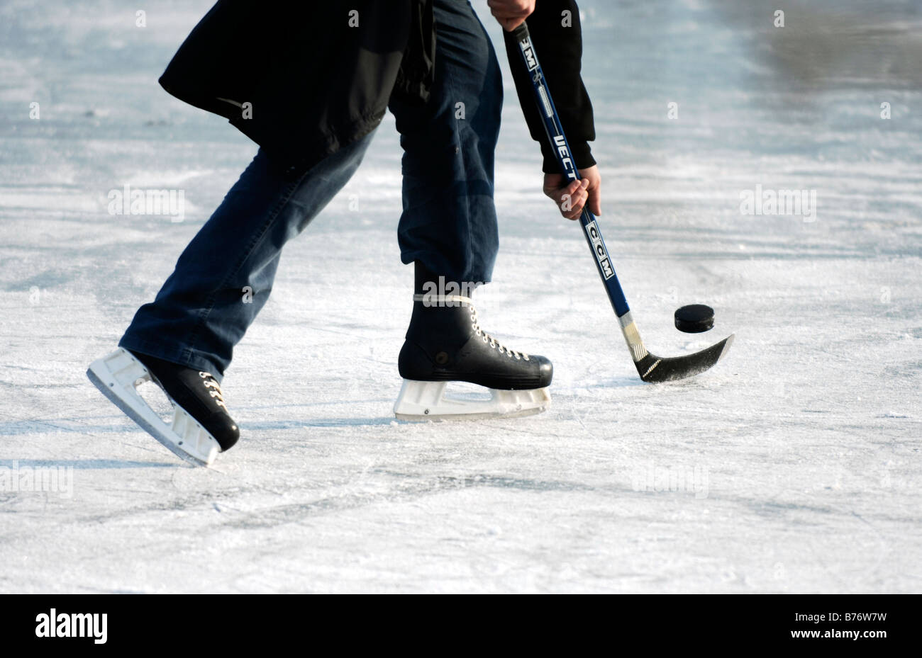 Hockey stick hitting hockey puck - Stock Illustration [64536516