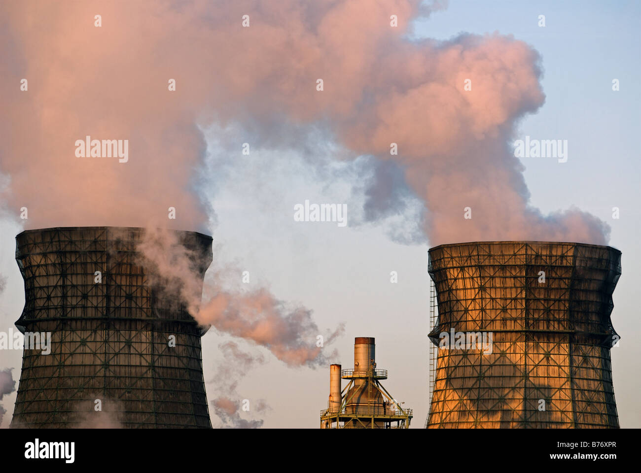 Shell Oil Refinery Stock Photos & Shell Oil Refinery Stock Images - Alamy