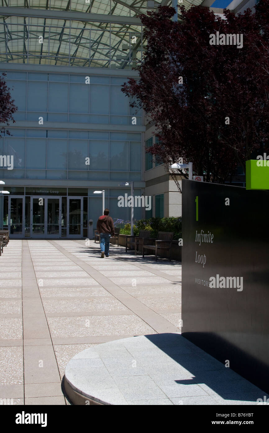 Front entrance to Apple, Inc. ('Apple Computer') (AAPL) headquarters, Cupertino, California Stock Photo