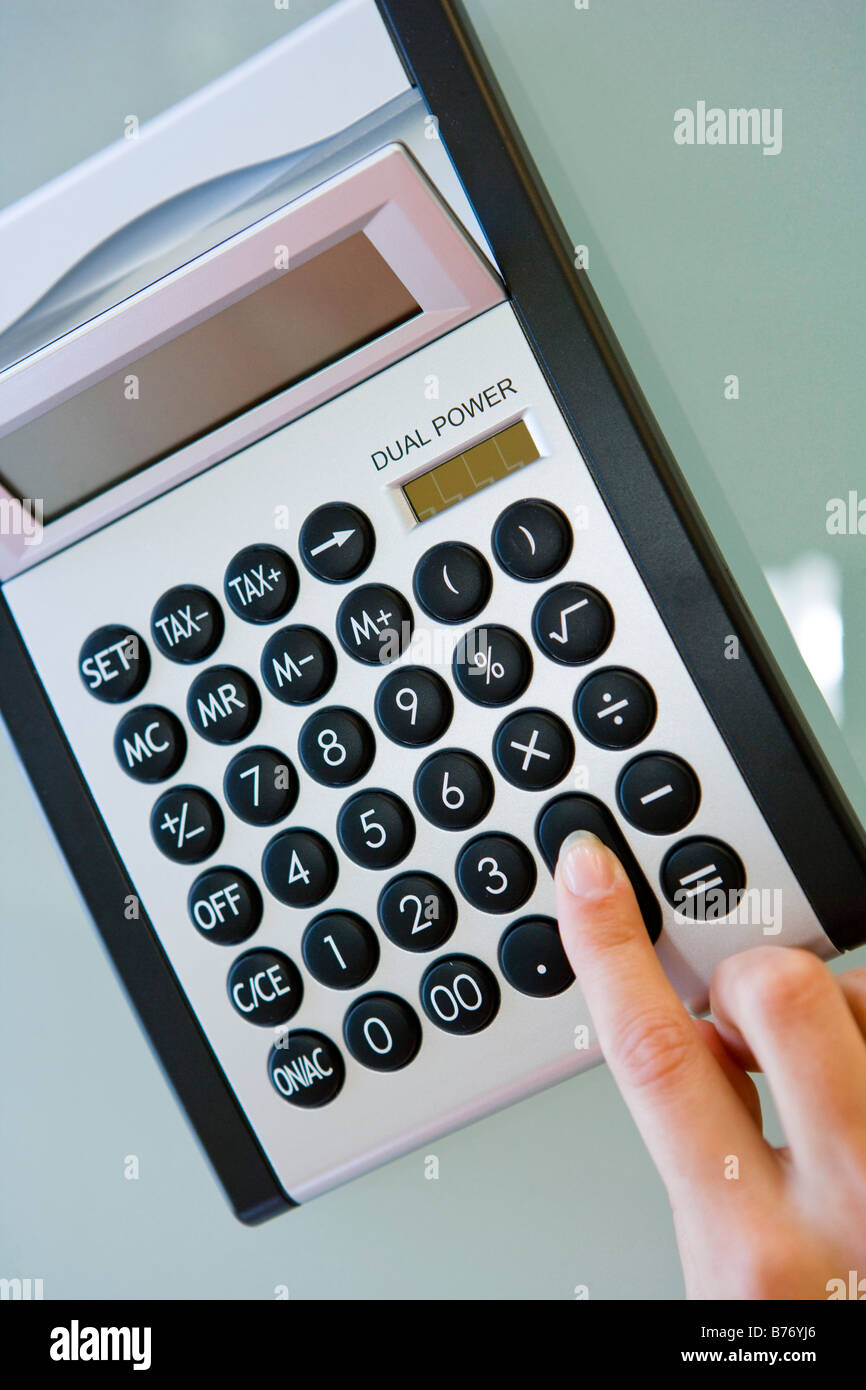 Frau mit einem Taschenrechner, Woman using a calculator Stock Photo