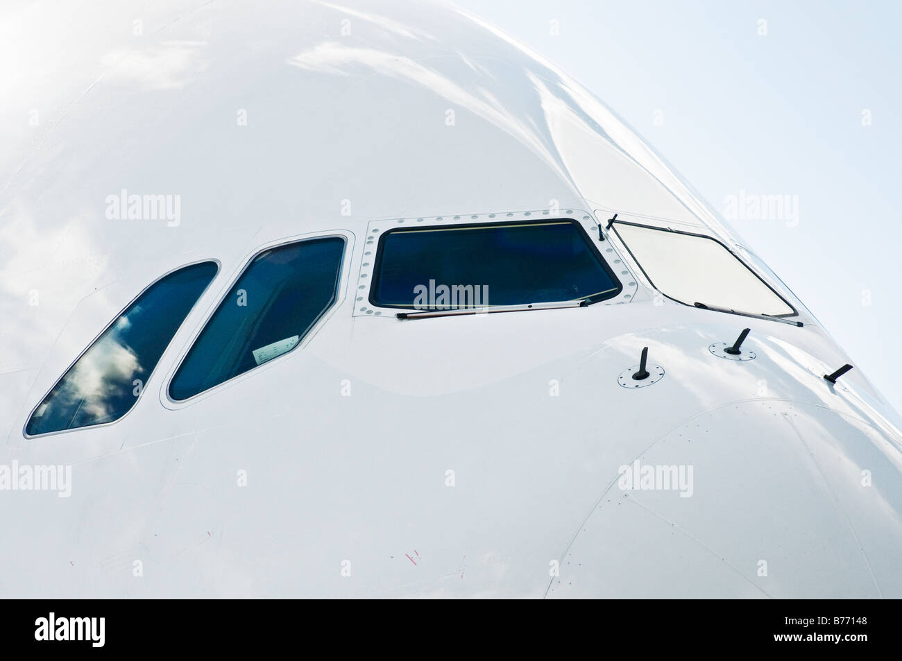 boeing vs airbus cockpit windows