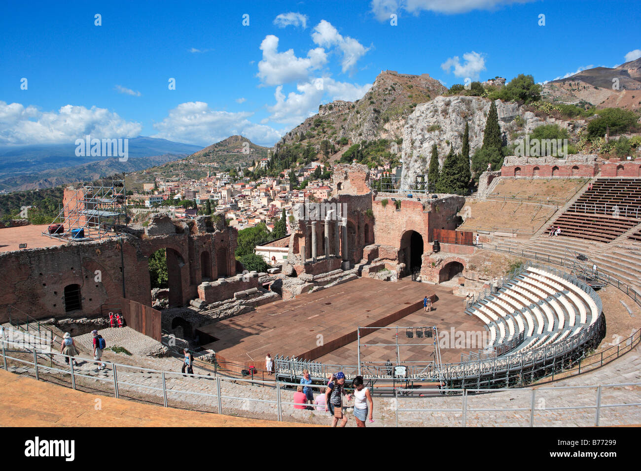 Greek Theatre and Mount Etna streaming cloud, Taormina, Sicily Stock Photo