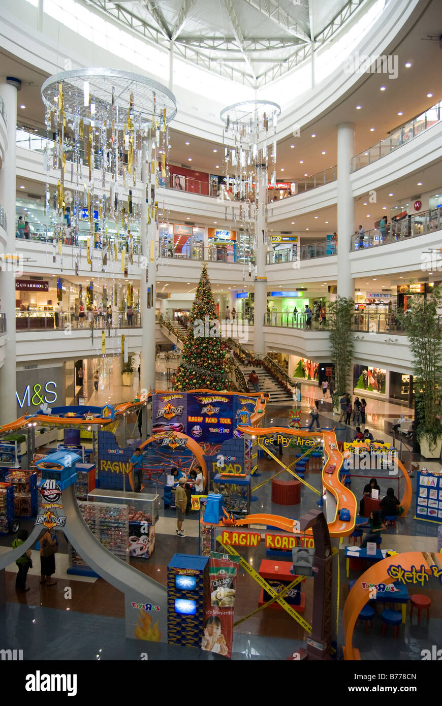 Interior atrium at Christmas, Robinsons Place Shopping Mall, Ermita, Manila, Philippines Stock Photo