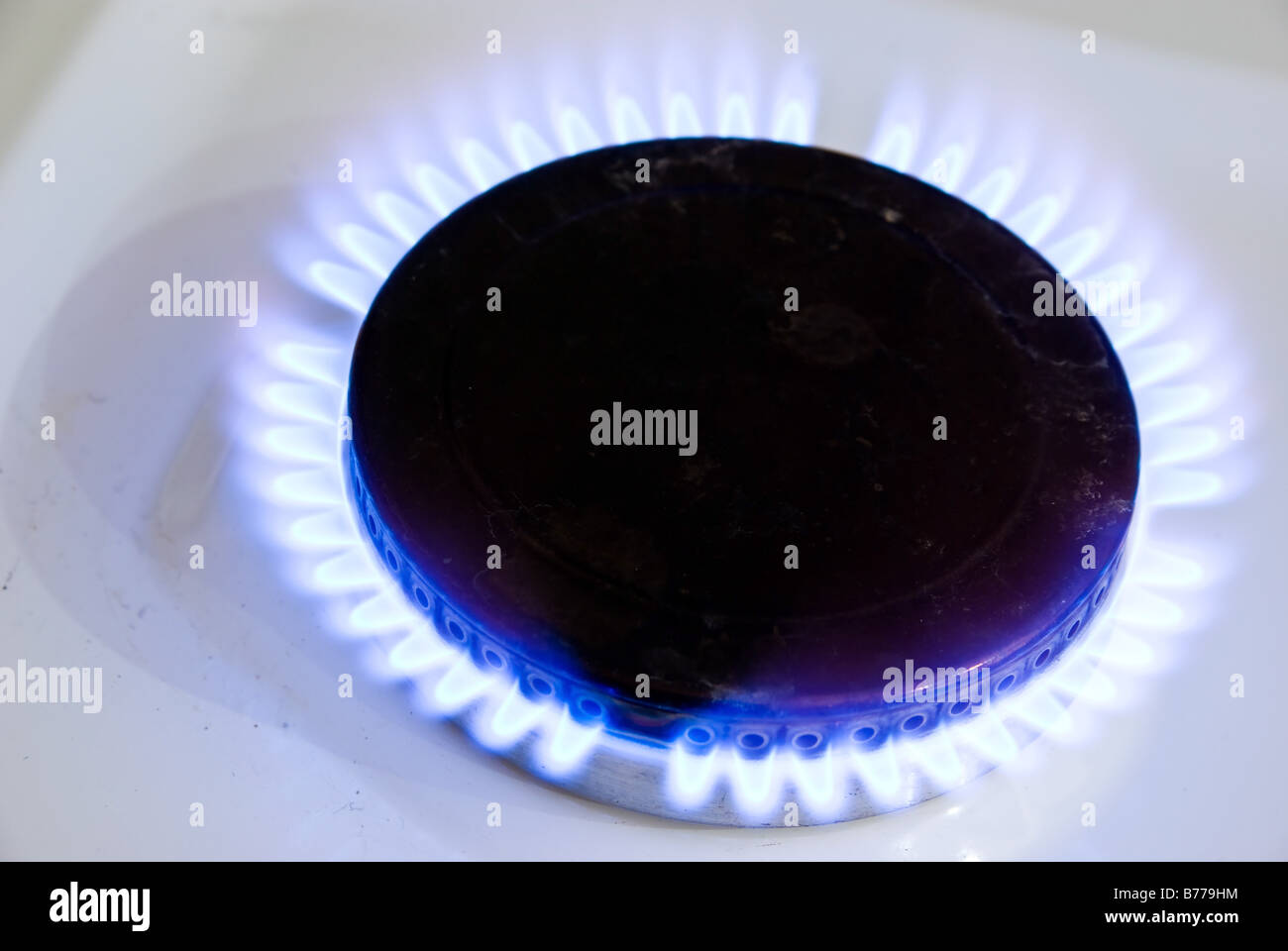 Batural blue flames of gas cooker in house kitchen Stock Photo Alamy