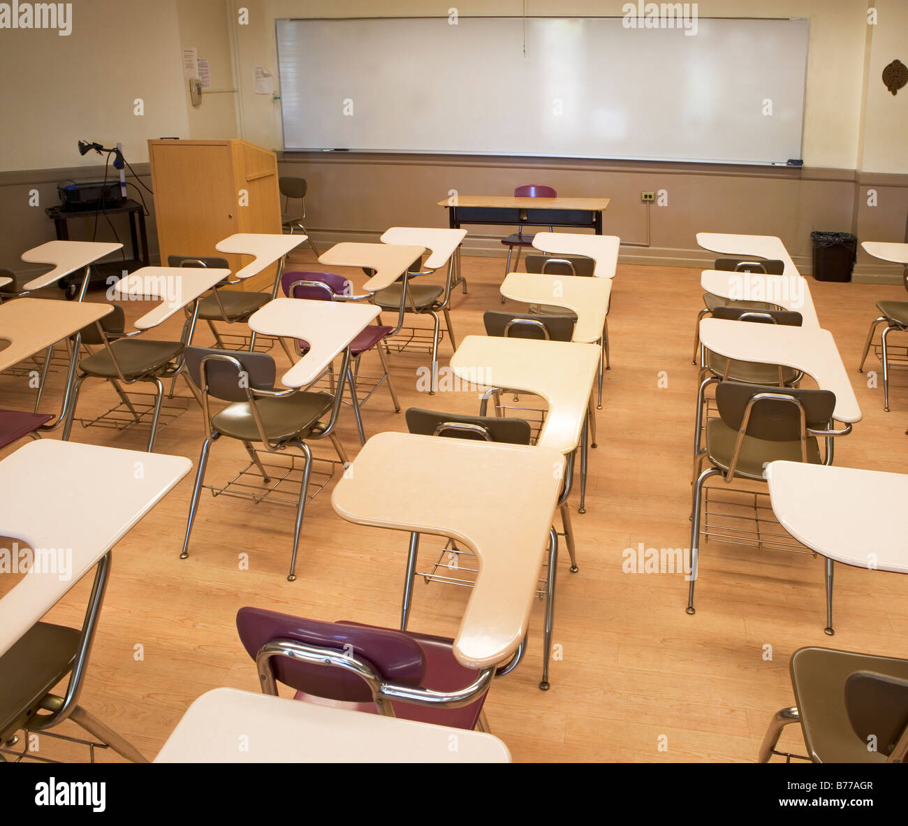 Continuing education classroom hi-res stock photography and images - Alamy