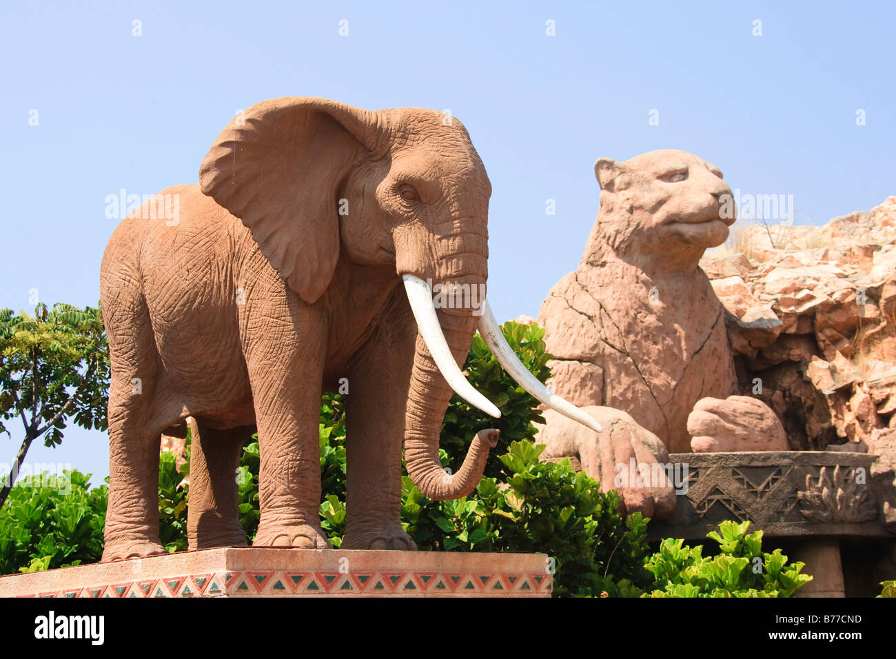 Elefant and Leopard on The Bridge of Time, bridge facing the