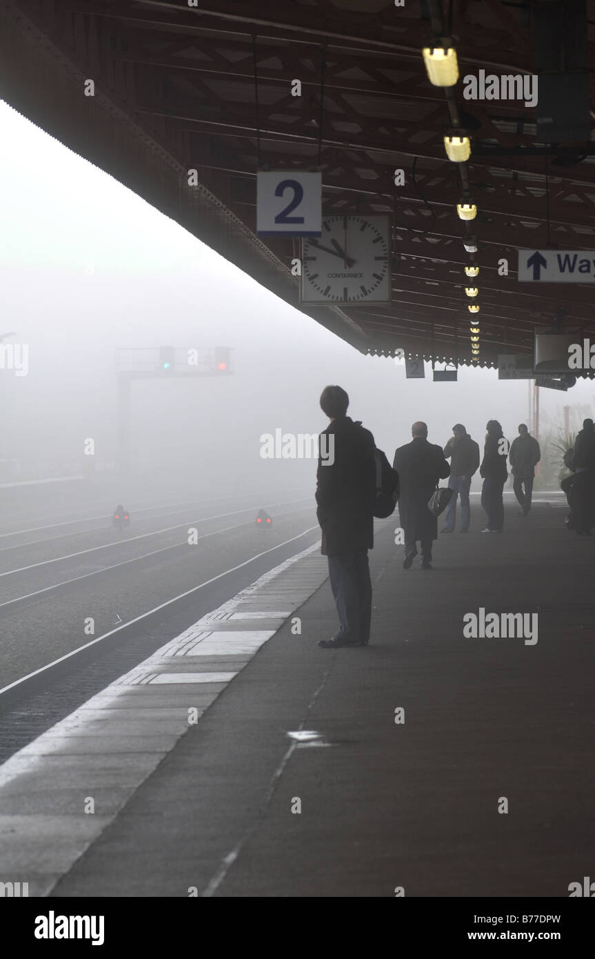 Railway station clock passengers hi-res stock photography and images ...