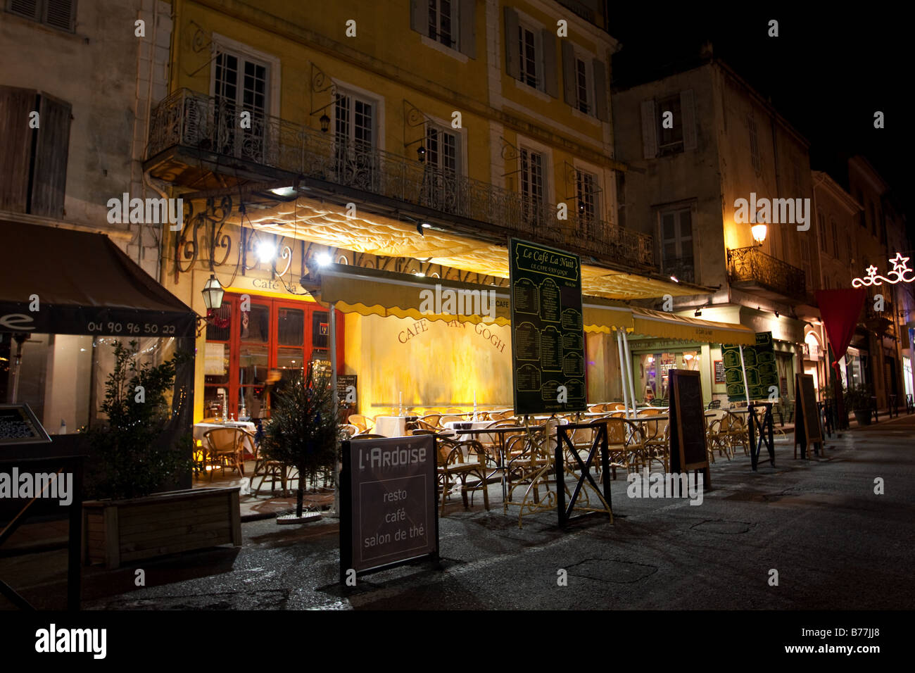 Cafe Van Gogh in Arles, Le Cafe Le Nuit, Terrasse de Cafe La Nuit Stock Photo