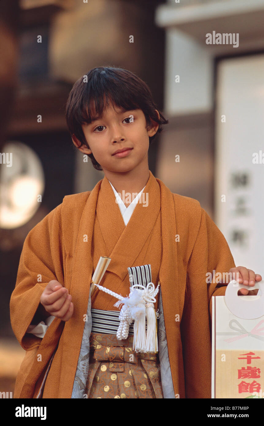 Japan tokyo young boy wearing kimono hi-res stock photography and images -  Alamy