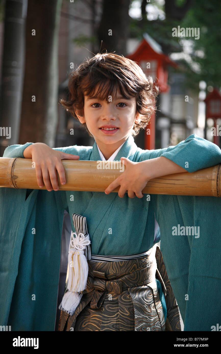 Japan tokyo young boy wearing kimono hires stock photography and