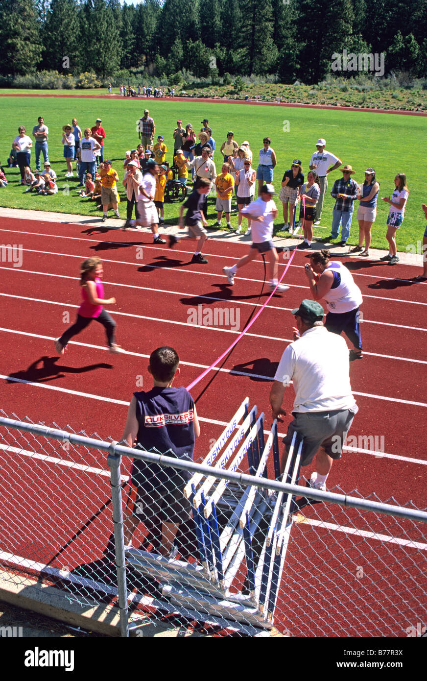 Kids race finish line hi res stock photography and images Alamy