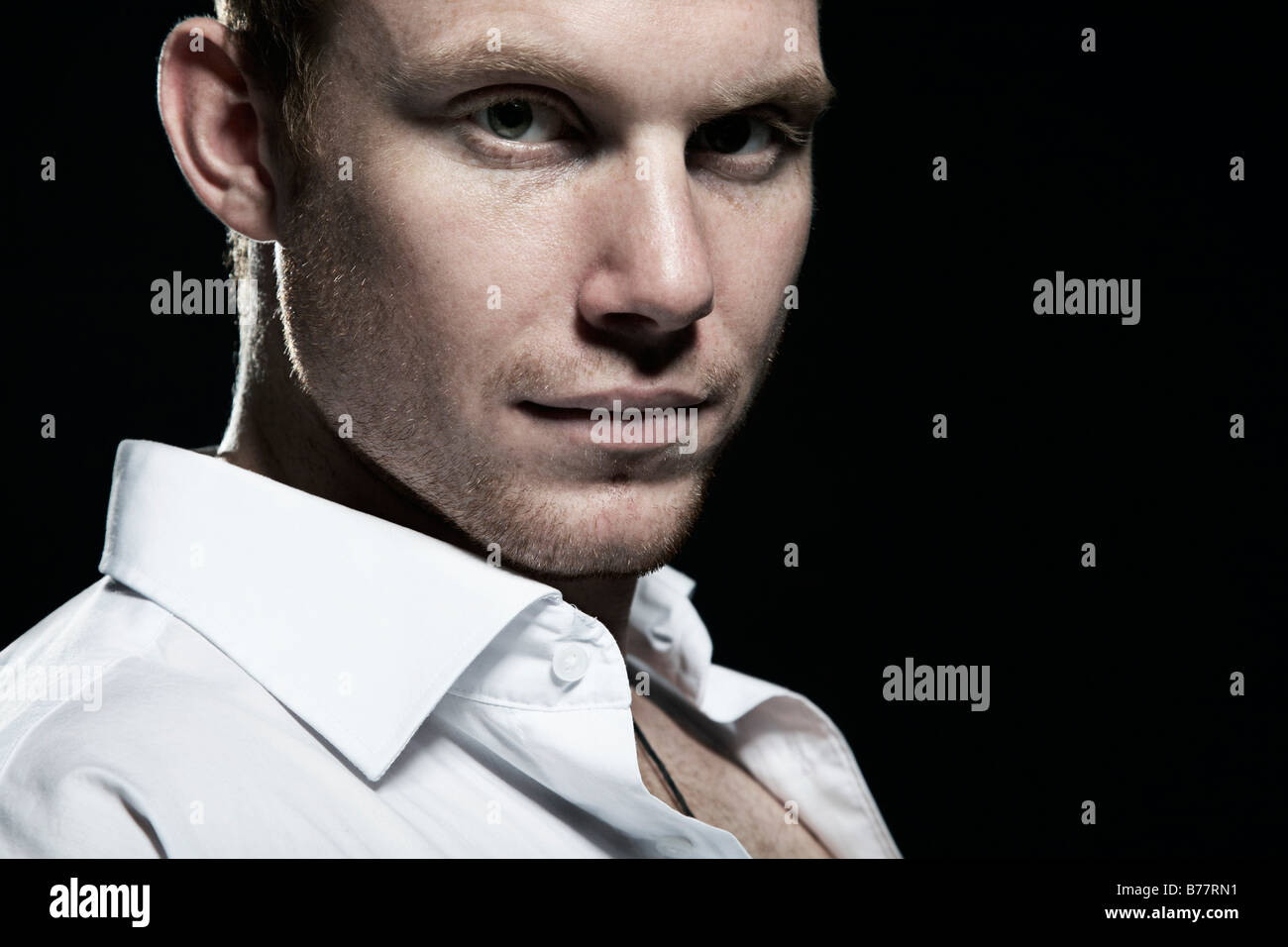 Man wearing a white shirt hi-res stock photography and images - Alamy
