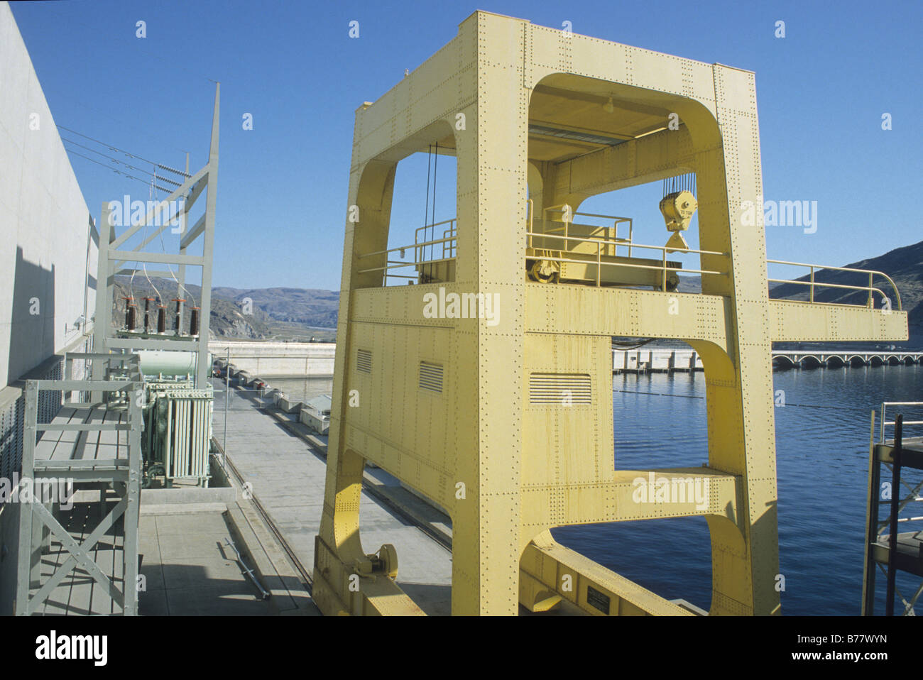 Grand Coulee Dam crane on Columbia River Washington Stock Photo Alamy
