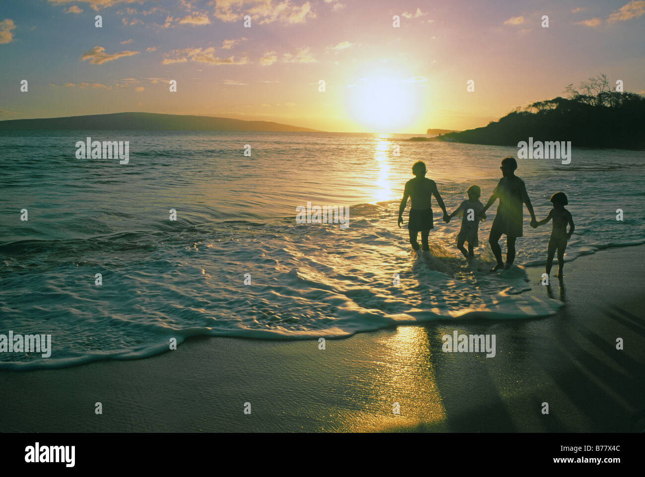 Sunset beaches hi-res stock photography and images - Alamy