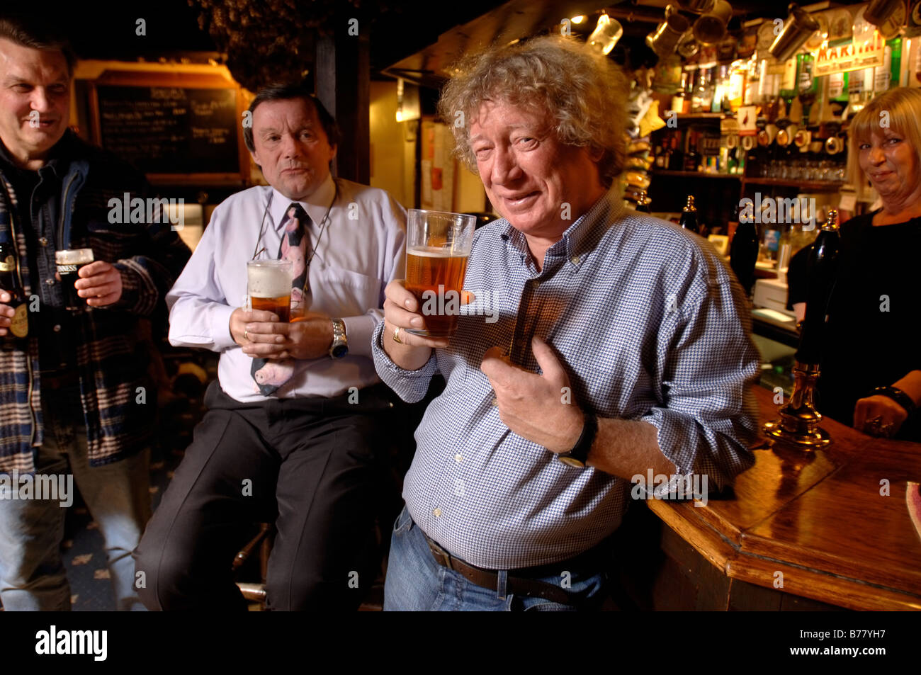 PATRONS OF A TRADITIONAL BRITISH PUB DRINKING BEER UK Stock Photo Alamy