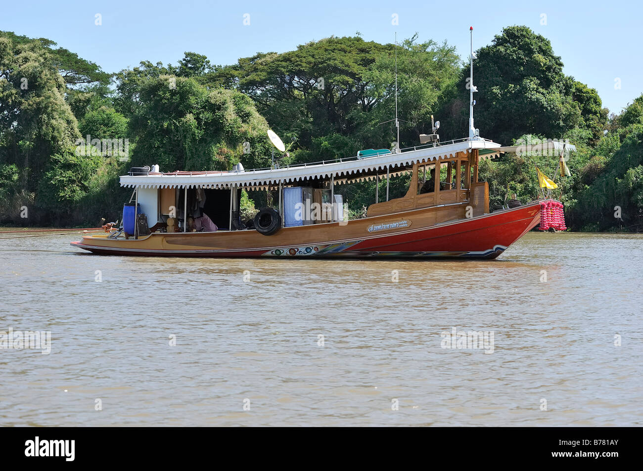 A Thai local style tugboat on the Chao Phraya river near Ayutthaya, Thailand Stock Photo