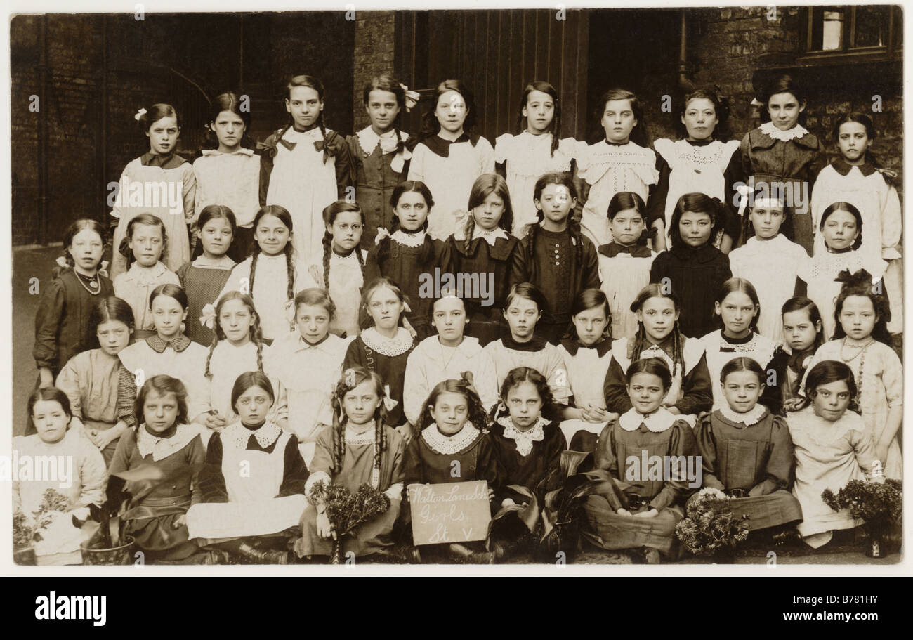 Edwardian photographic postcard of young Edwardians class photograph circa 1910 - Walton Lane School (U.K.) girls stage 5 Stock Photo