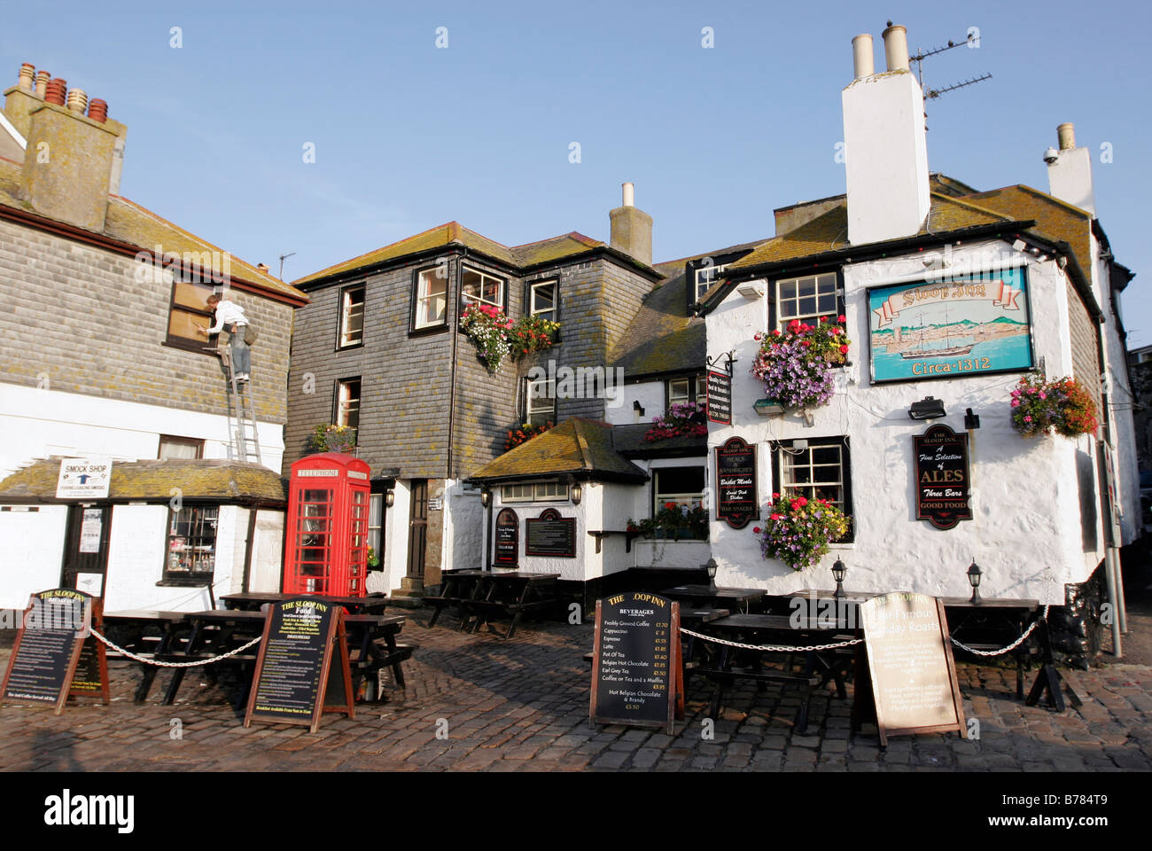 The Sloop Inn in St Ives Harbour, Cornwall Stock Photo