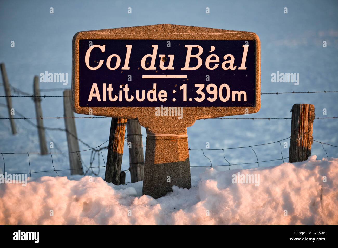 A Michelin signpost set up at the Beal Pass (Puy de Dôme - France). Panneau indicateur Michelin implanté au Col du Béal (France) Stock Photo