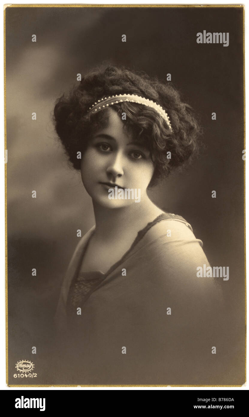 Profile of Pretty Edwardian Era Woman Stock Photo - Alamy