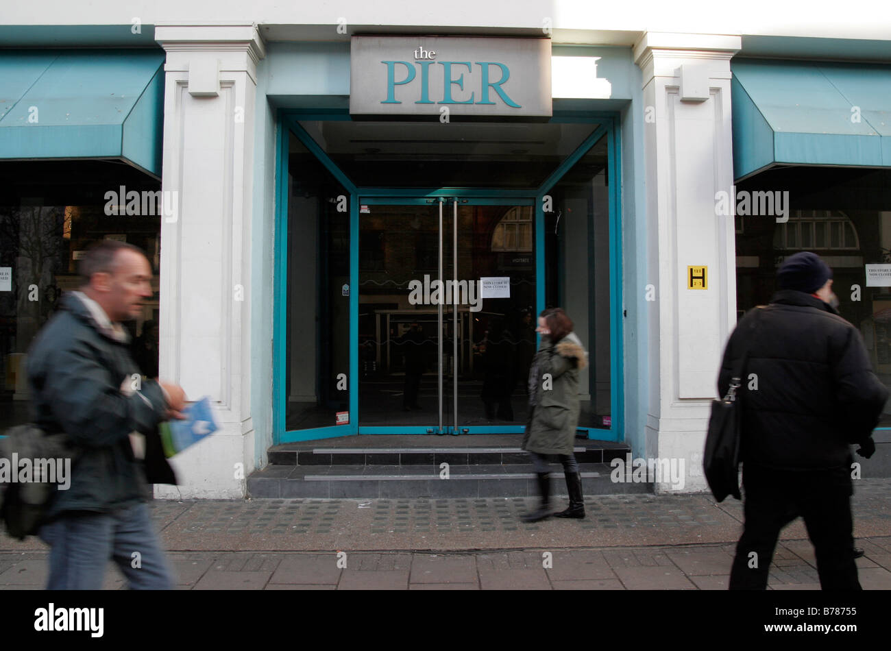 Exterior of The Pier shop on Tottenham Court Road, closed after going into administration in December 2008 Stock Photo