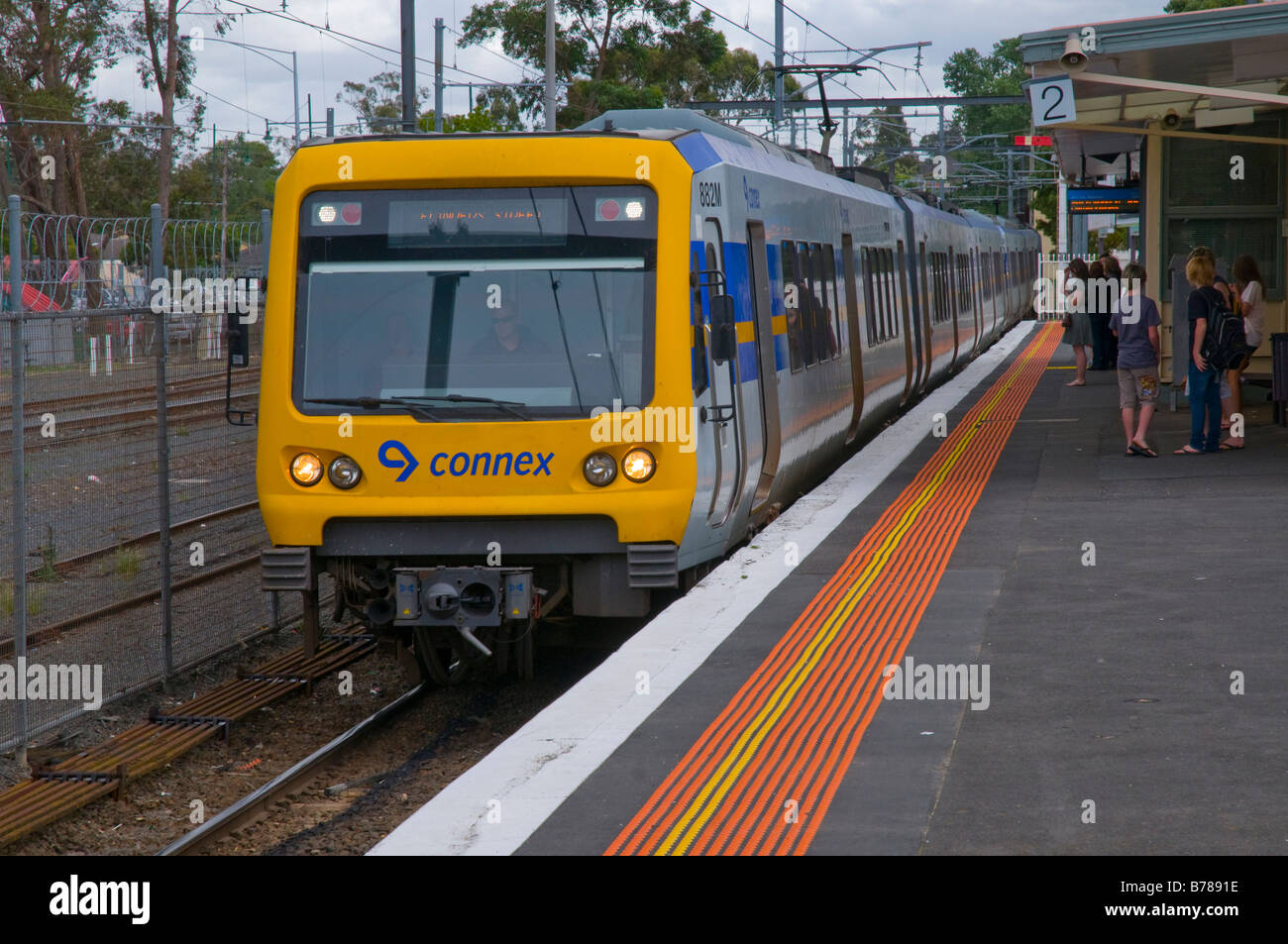 Melbourne suburban train service train arriving at Warrandyte station Stock Photo