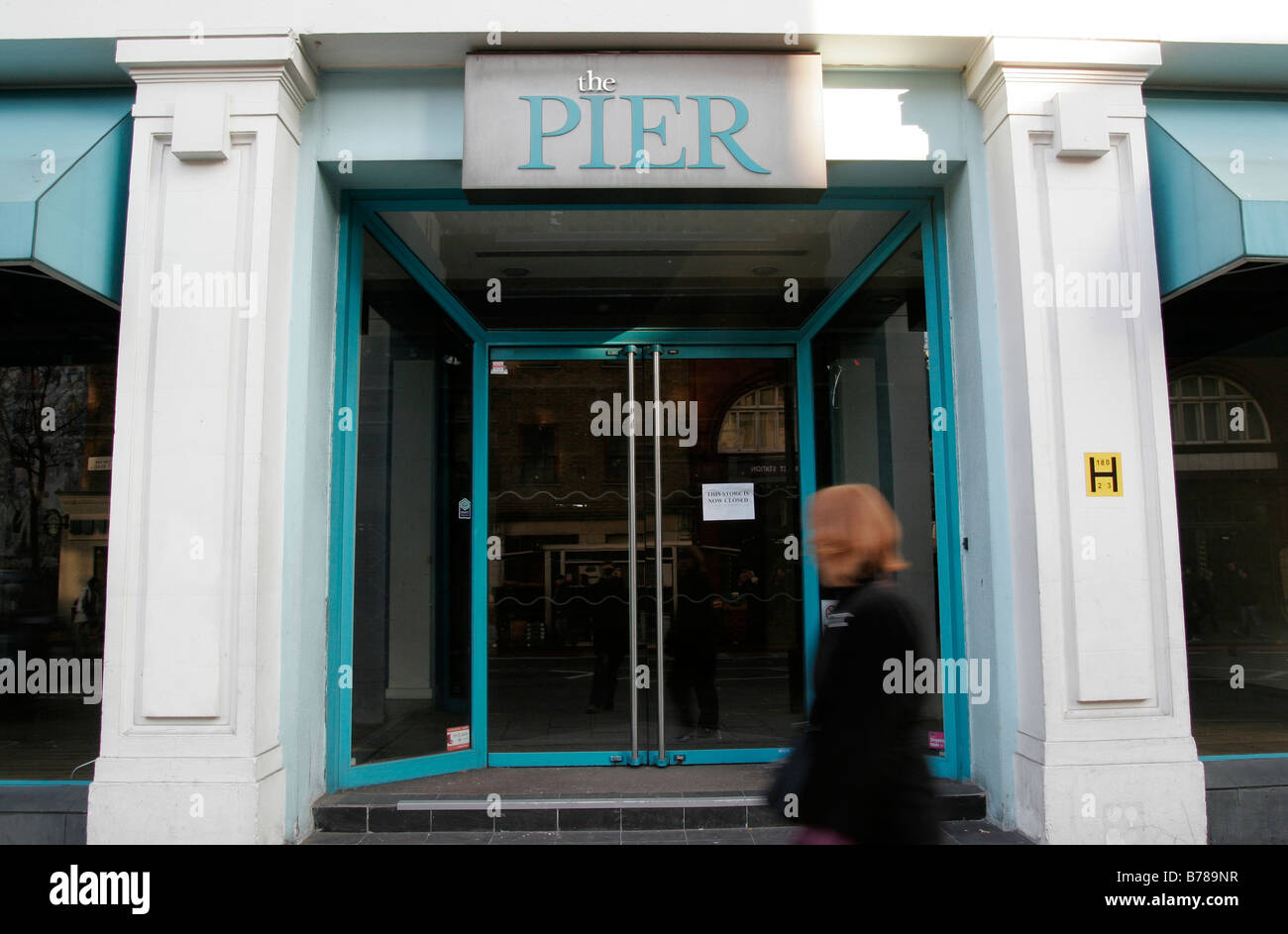Exterior of The Pier shop on Tottenham Court Road, closed after going into administration in December 2008 Stock Photo
