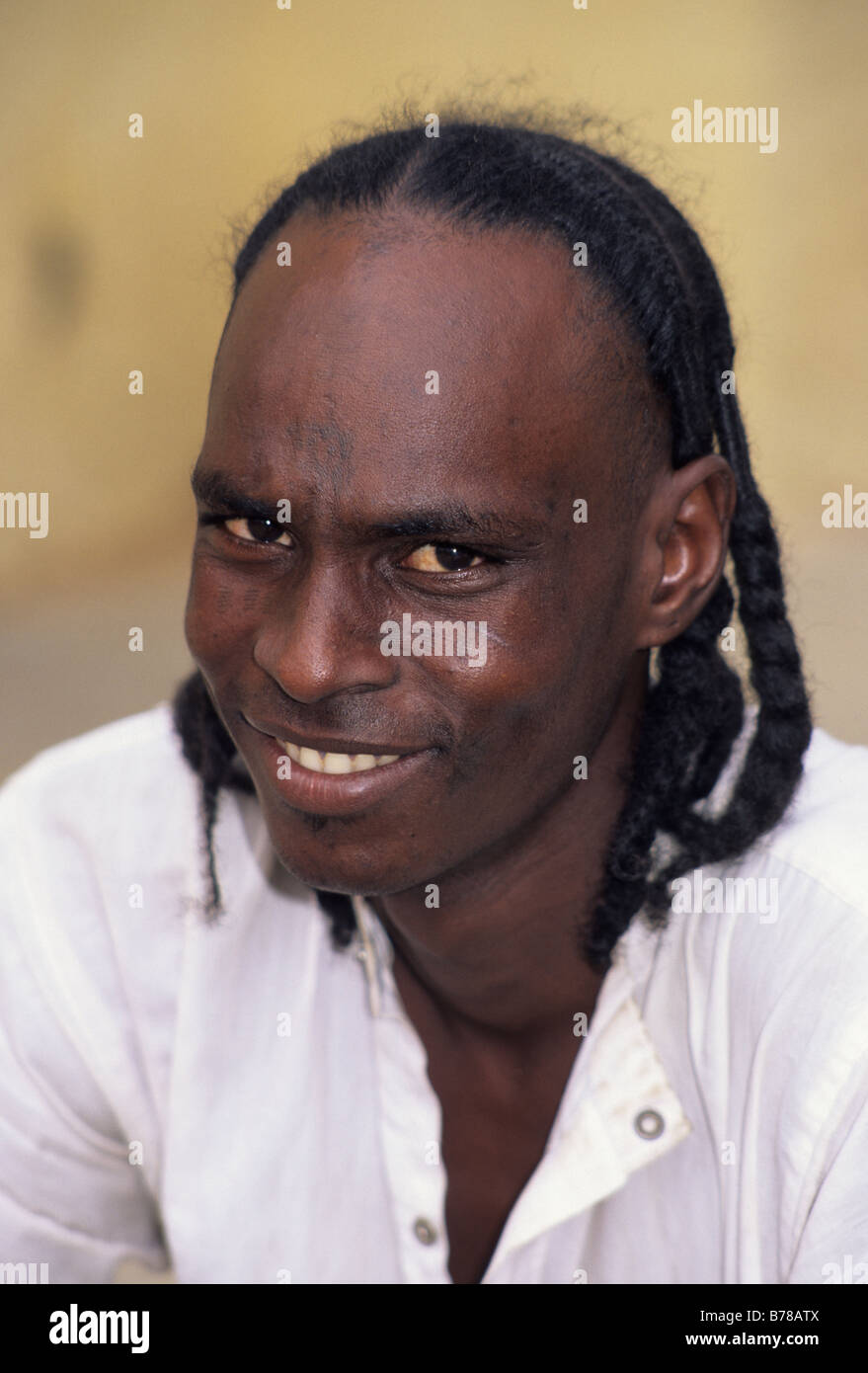 Gouré, Niger. A Fulani Man Note facial tattoos on forehead and cheeks Stock Photo