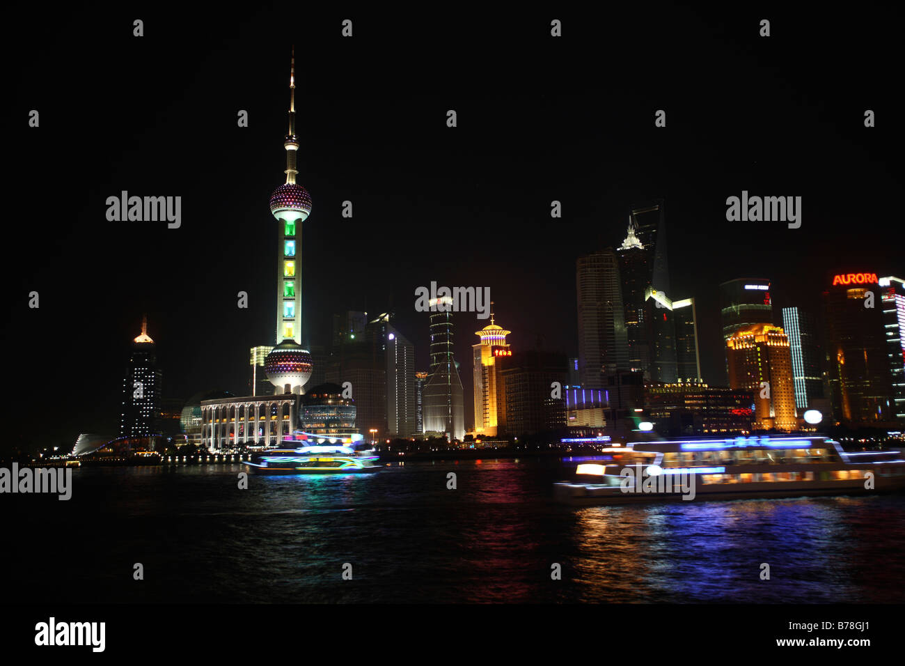 Skyscraper nights shanghai hi-res stock photography and images - Alamy