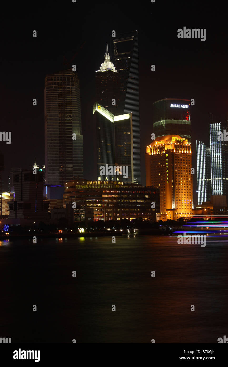 Skyscraper nights shanghai hi-res stock photography and images - Alamy