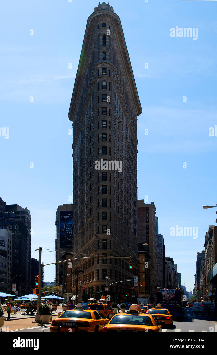 Flatiron Building, New York yellow taxis, cabs in front, New York City, USA, North America Stock Photo