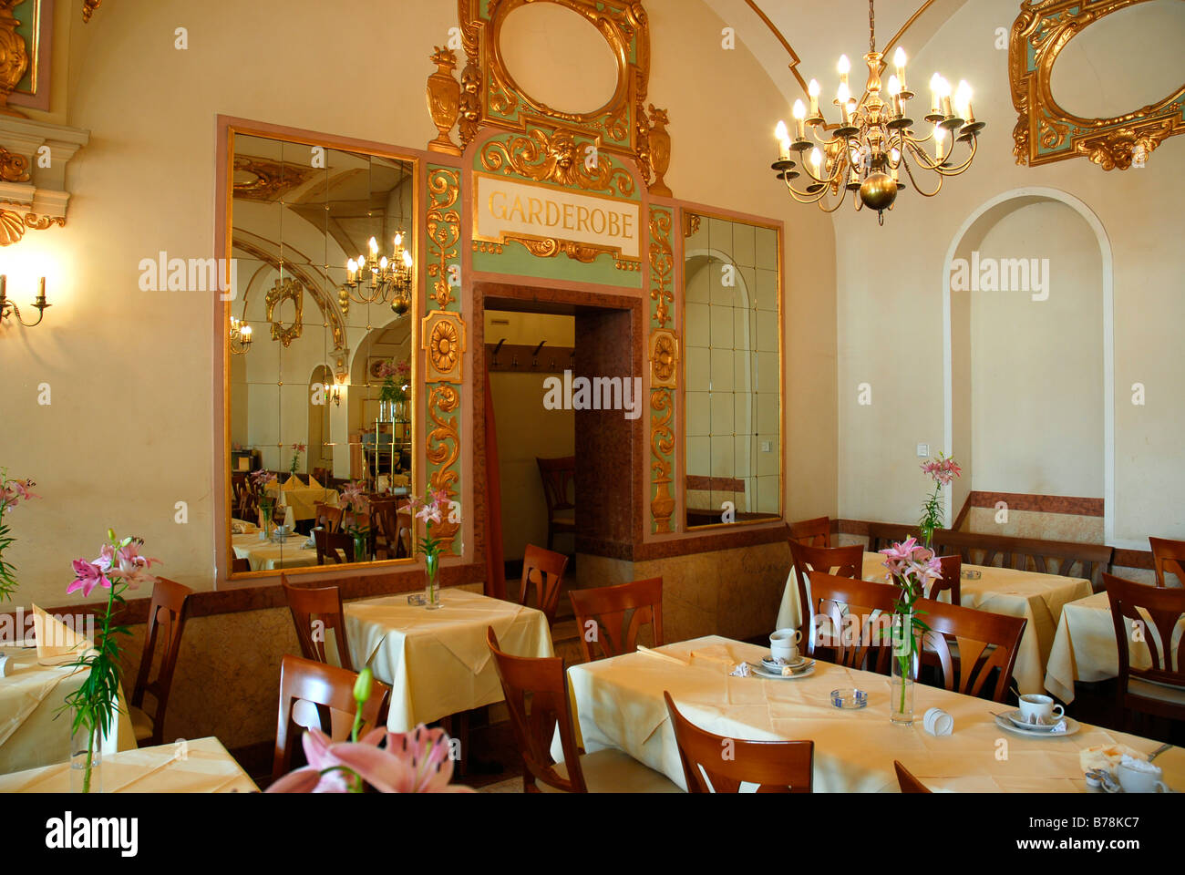 Keller Restaurant café bistro Orlando, interior decoration, gold and mirrors, Am Platzl Square, historic city centre, Munich, U Stock Photo