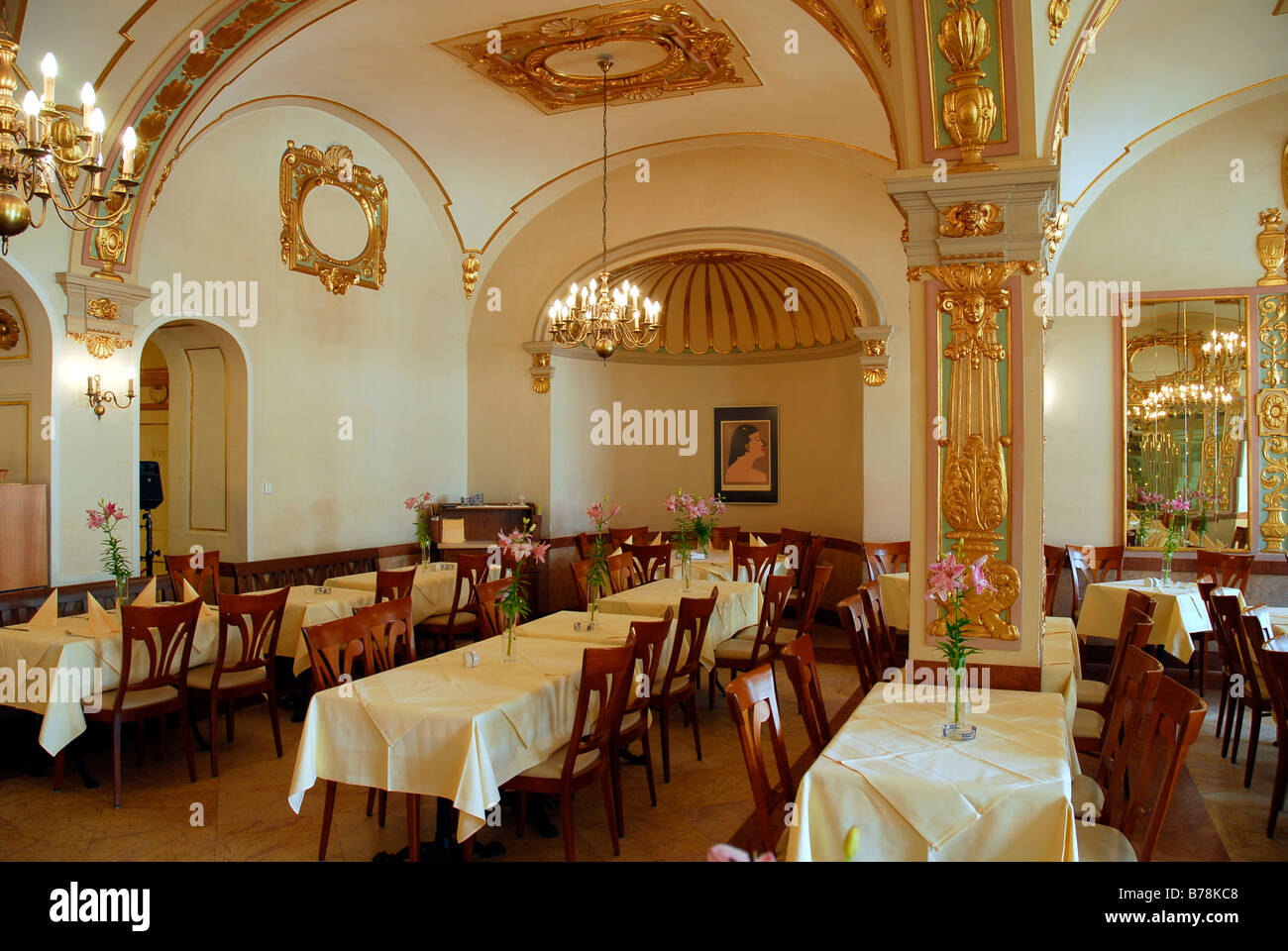 Keller Restaurant café bistro Orlando, interior decoration, gold and mirrors, Am Platzl Square, historic city centre, Munich, U Stock Photo