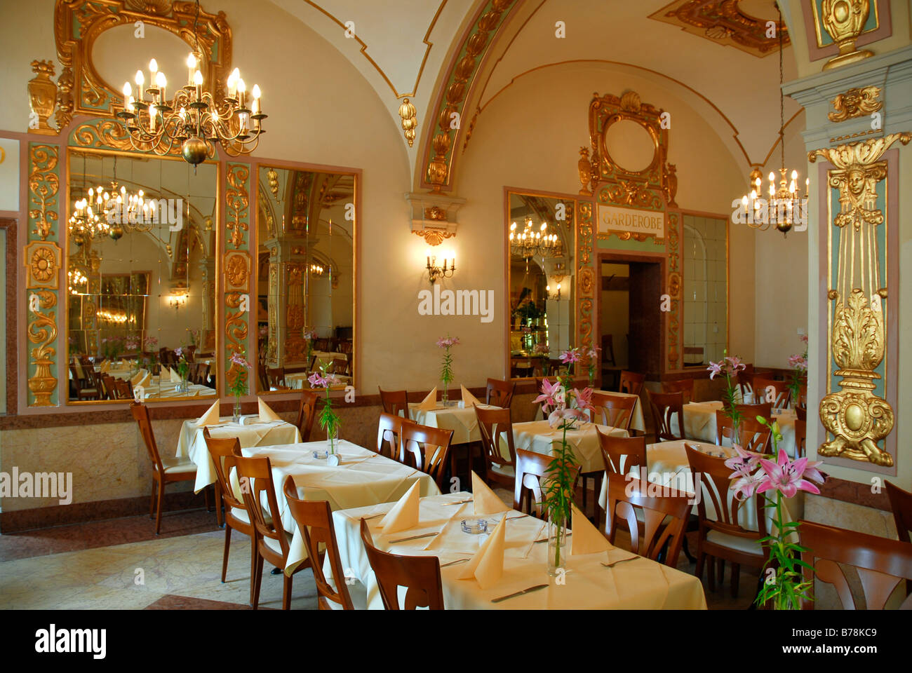 Keller Restaurant café bistro Orlando, interior decoration, gold and mirrors, Am Platzl Square, historic city centre, Munich, U Stock Photo