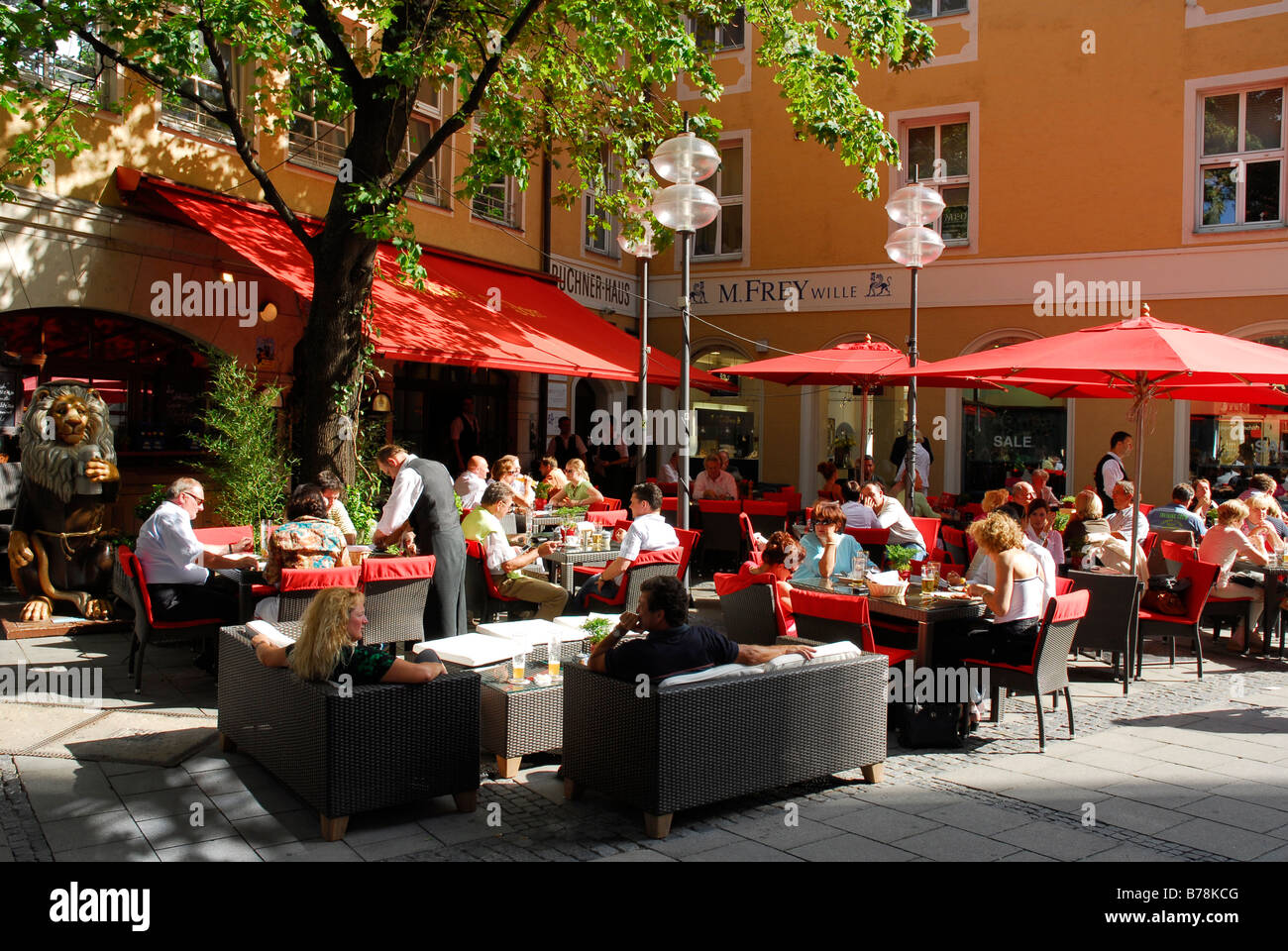 Andechser Am Dom Die Himmlische Wirtschaft Restaurant Red Sunshades Summer Munich Upper Bavaria Germany Europe Stock Photo Alamy