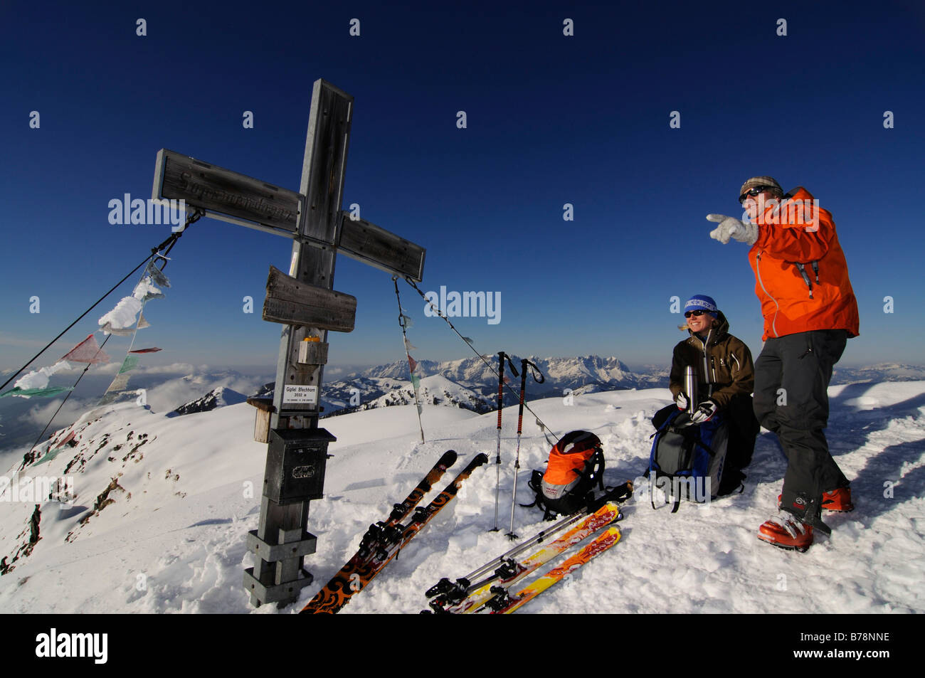 Ski hikers on a tour, on the peak of Mount Brechhorn, view of the Wilder Kaiser Range, Spertental Valley, Tyrol, Austria, Europe Stock Photo