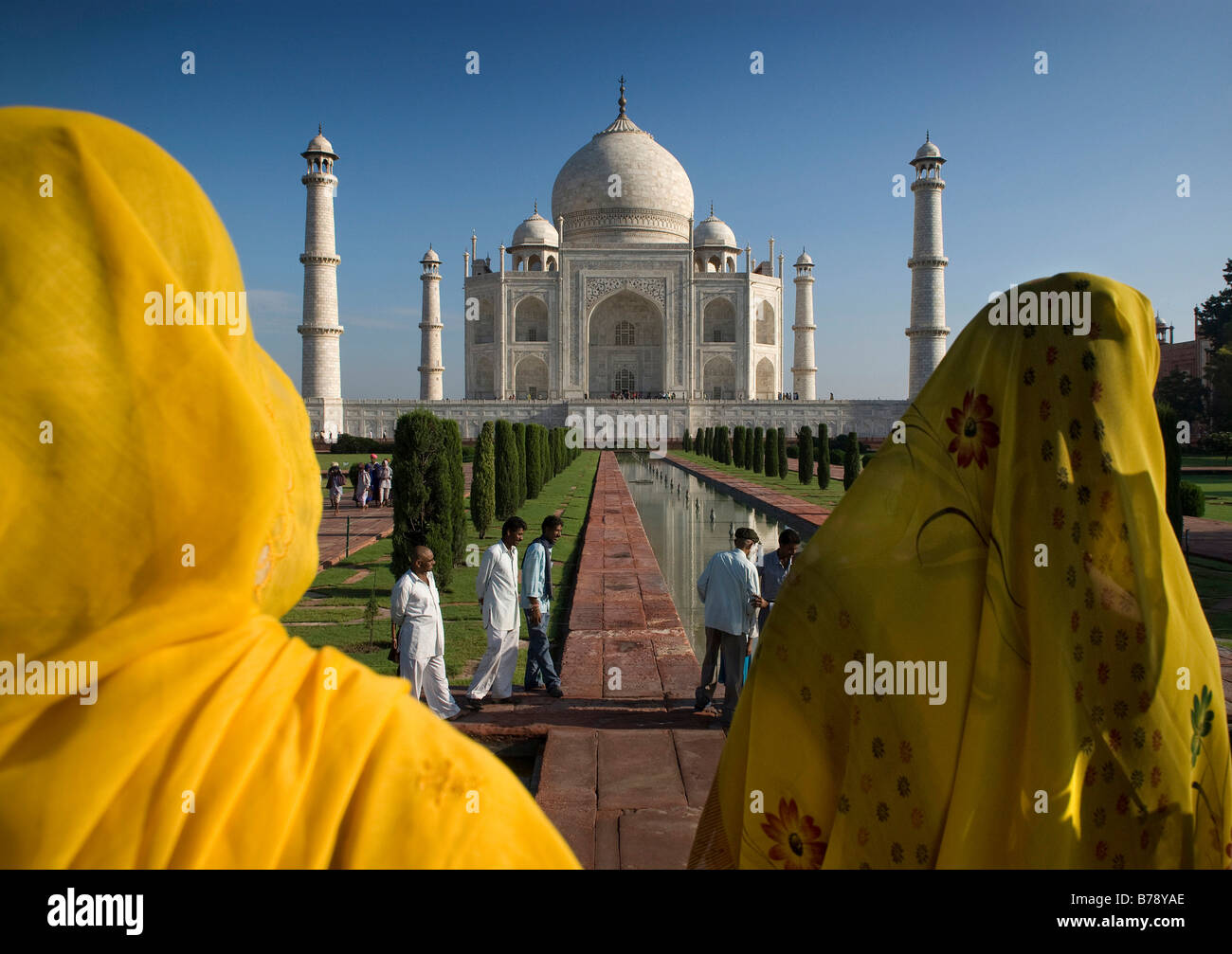 Women wearing saris in front of the mausoleum of the Taj Mahal, Agra, Uttar Pradesh, North India, India, Asia Stock Photo