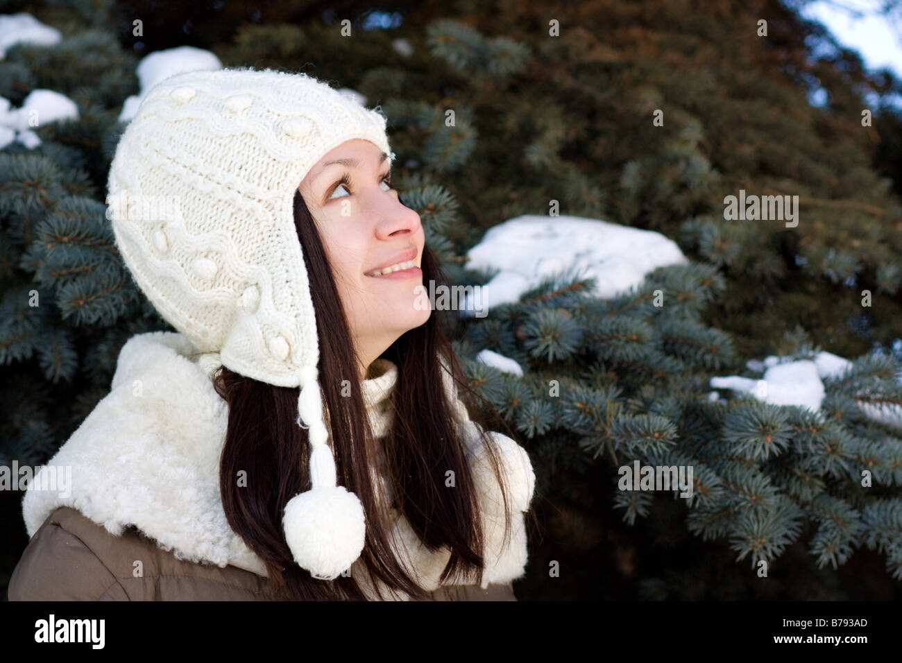 Pretty smiling young woman in winter forest Stock Photo - Alamy