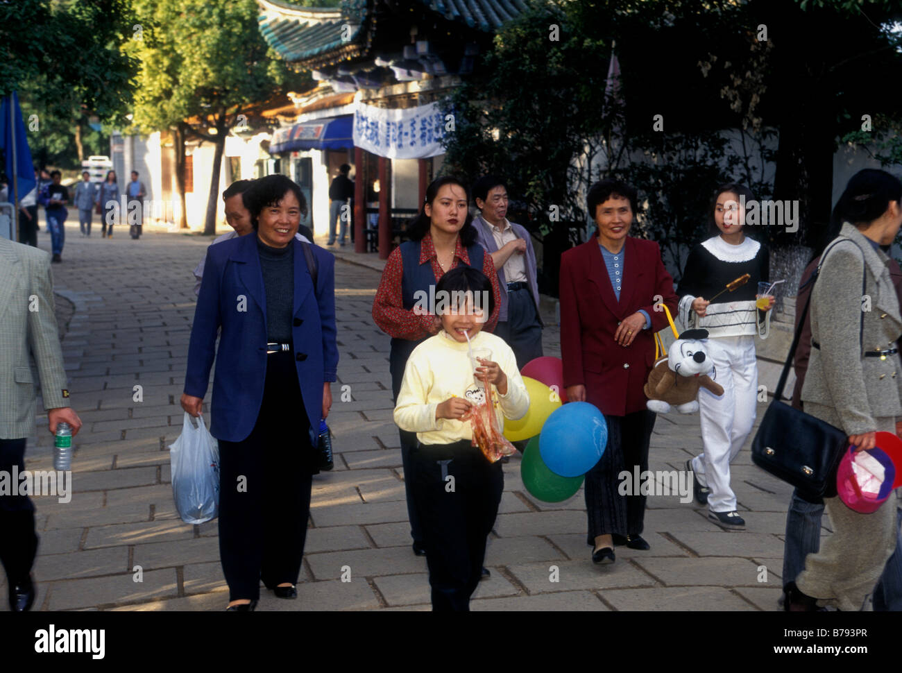 Chinese people, Chinese family, tourists, on vacation, on holiday, Green Lake Park, Cuihu Gongyuan Park, Kunming, China Stock Photo