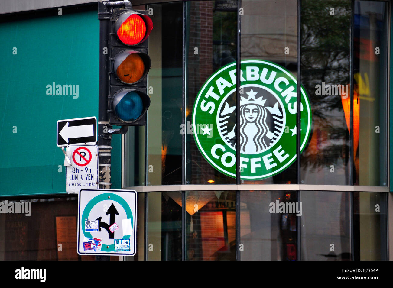 Starbucks cafe in downtown Montreal Stock Photo Alamy