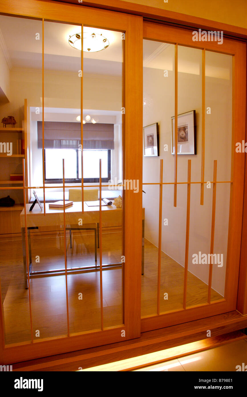 Sliding door hires stock photography and images Alamy