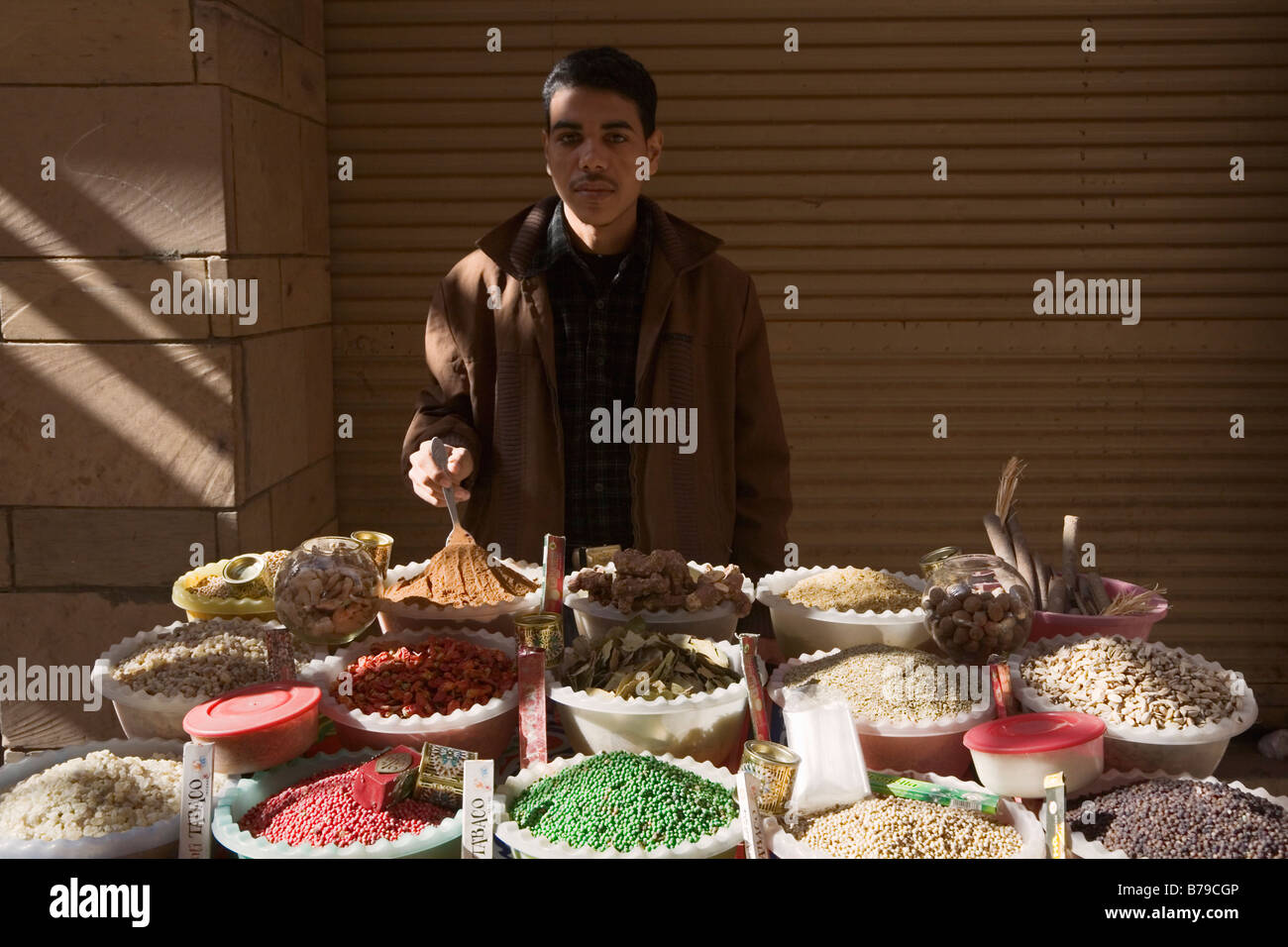 Egyptian market trader luxor egypt hi-res stock photography and images ...