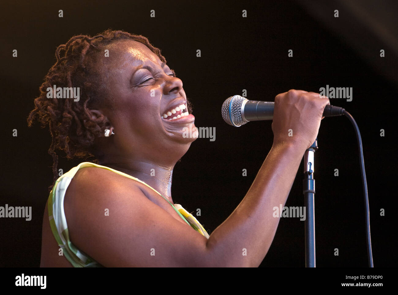 Ledisi hi-res stock photography and images - Alamy