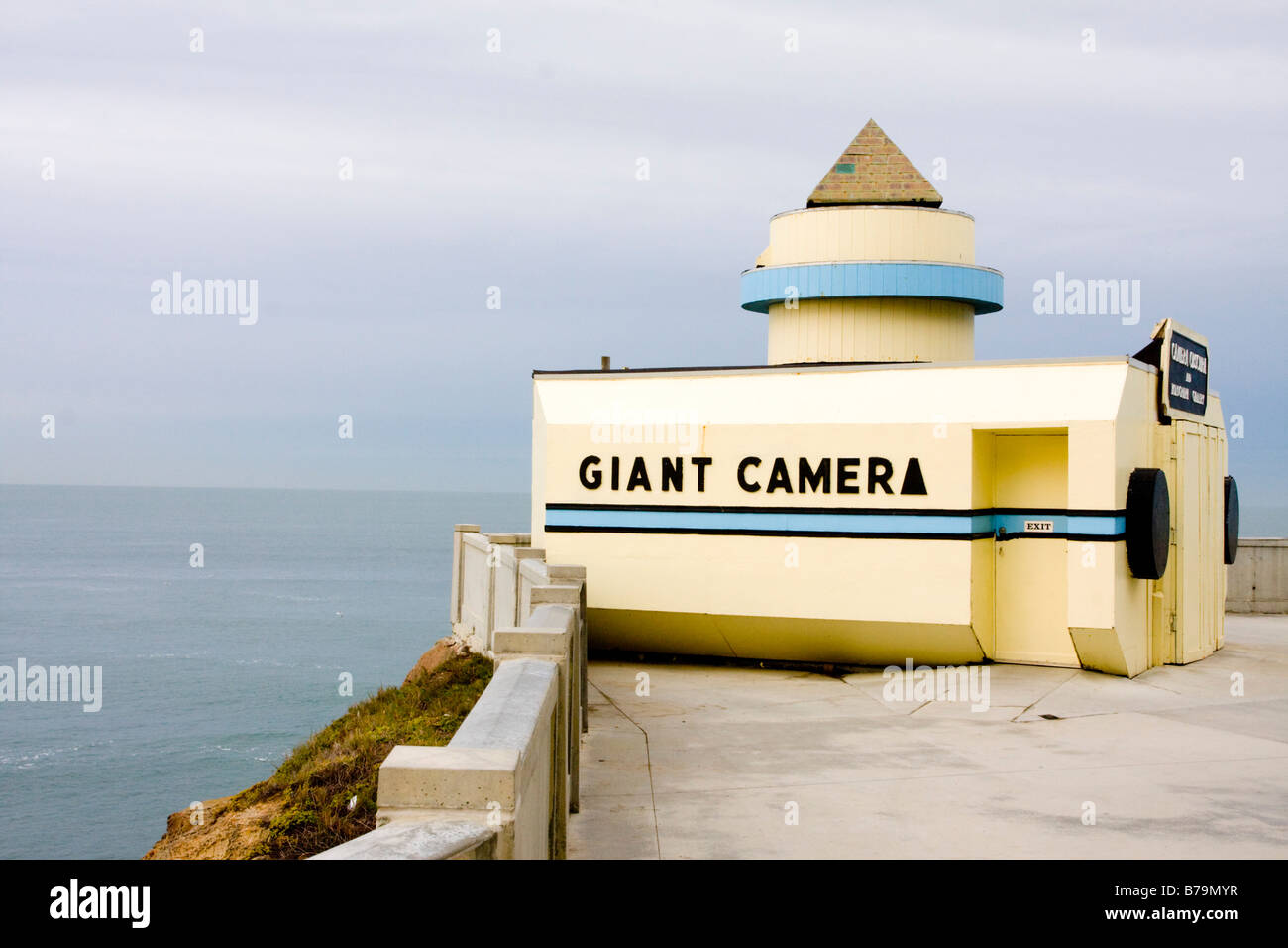 Giant Camera at Cliff House San Francisco USA Stock Photo Alamy