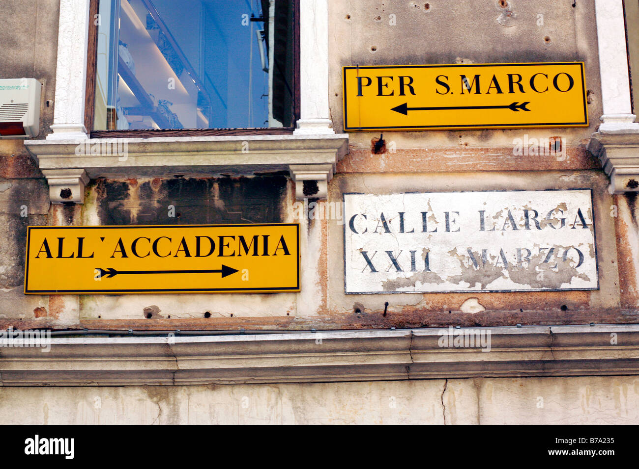 Street signs in Venice, Italy Stock Photo Alamy