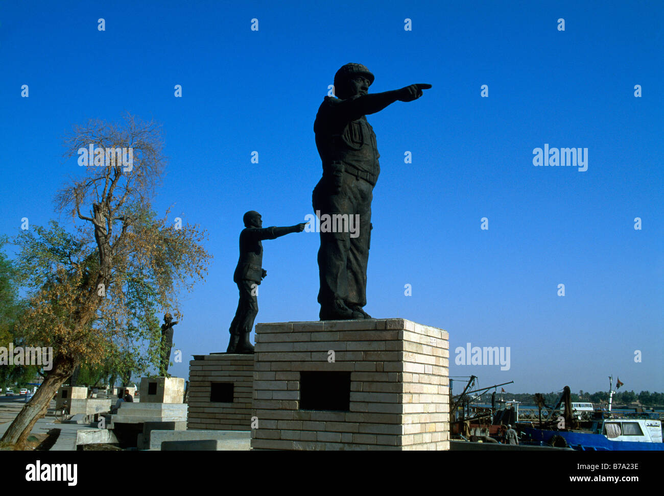 Basra Iraq The Corniche  Memorial Statues To Iran/iraq War (the Statues Are Pointing To Iran) Stock Photo