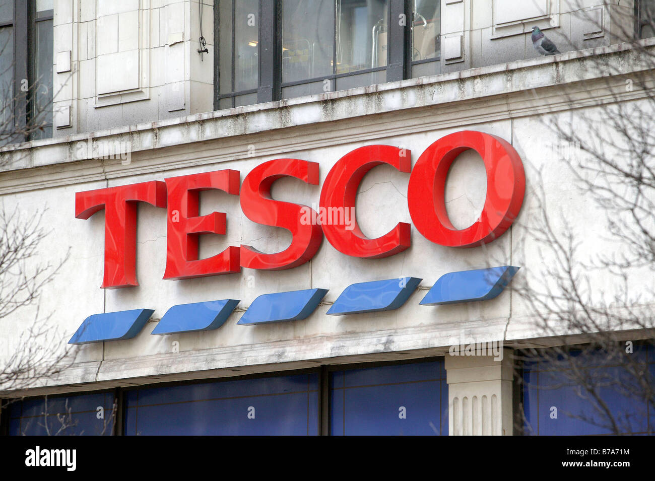 Logo of a branch of the supermarket chain Tesco in London, England, Great Britain, Europe Stock Photo