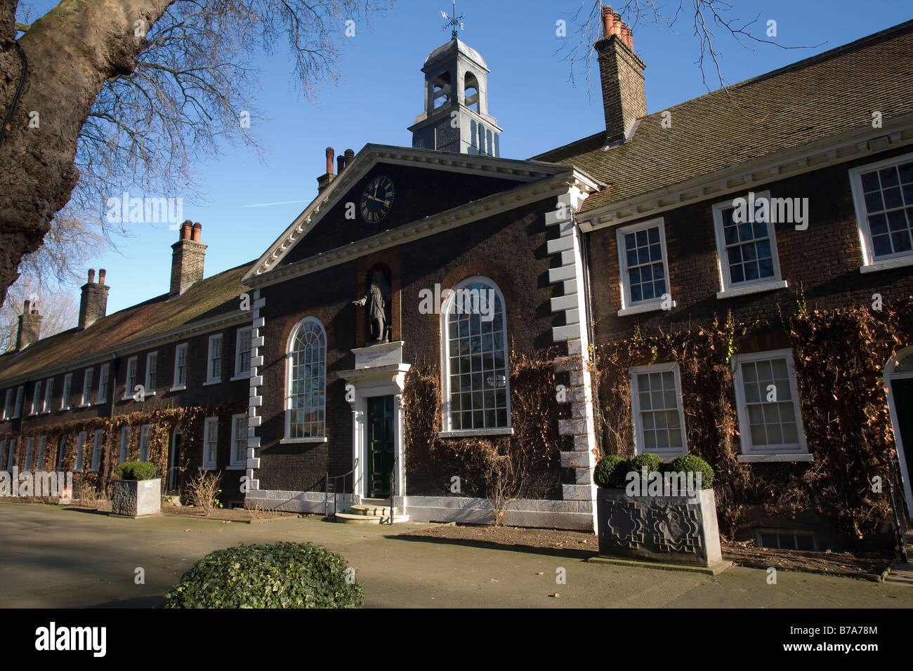 Geffrye Museum exterior, Kingsland Road, London GB UK Collections of British furniture, textiles